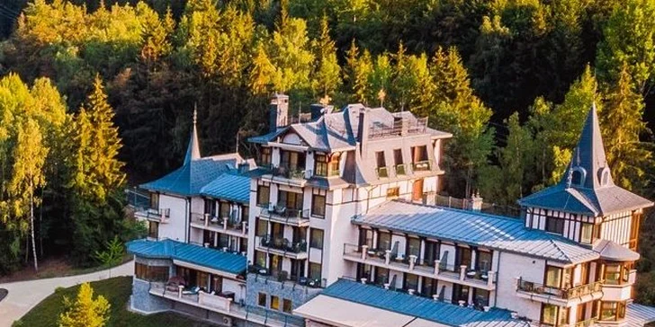 Wellness pobyt s degustační večeří v 5* hotelu 3 km od Karlových Varů