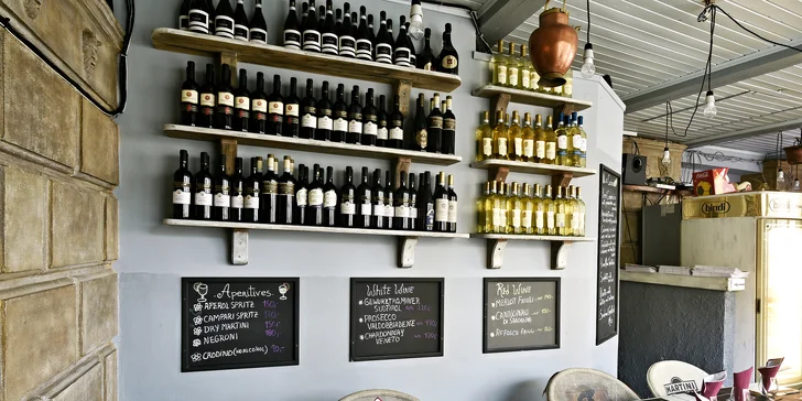Mořská hostina s vínem a citronovým likérem pro dva v restauraci Casanova