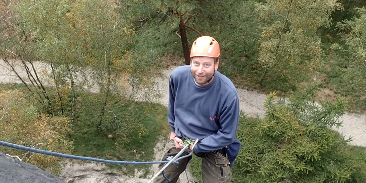 Adrenalinová bomba: slaňování a zipline dráha s instruktorem a zapůjčením vybavení