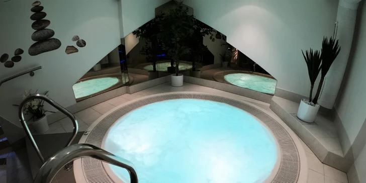 Privátní wellness s lahví prosecca pro pár: 60–90 minut relaxace v naprostém soukromí