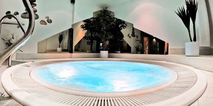 Privátní wellness s lahví prosecca pro pár: 60–90 minut relaxace v naprostém soukromí