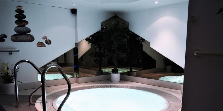Privátní wellness s lahví prosecca pro pár: 60–90 minut relaxace v naprostém soukromí