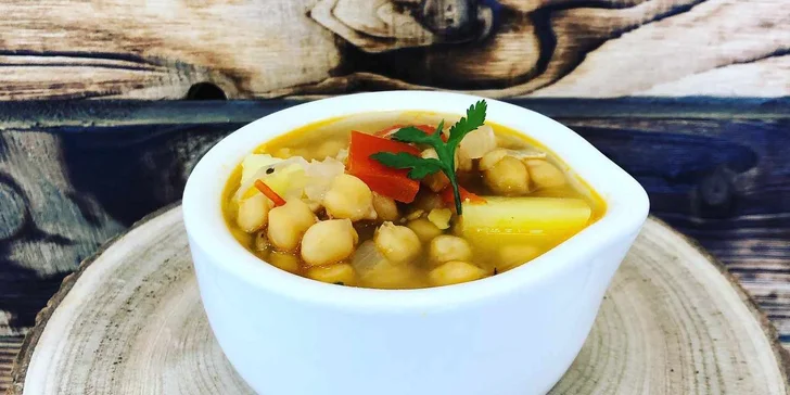 Obědové menu ve fresh baru: polévka dle výběru a mrkvový nebo čokoládový dezert