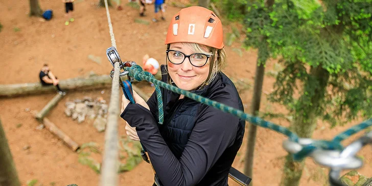 Adrenalinová bomba: slaňování a zipline dráha s instruktorem a zapůjčením vybavení