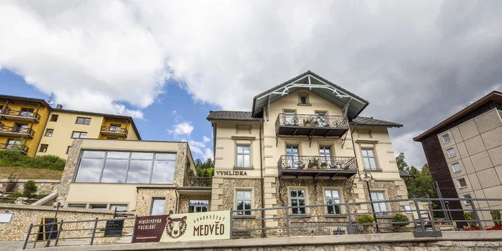 Wellness pobyt v Janských Lázních: snídaně či polopenze, bazén, vířivka i sauna