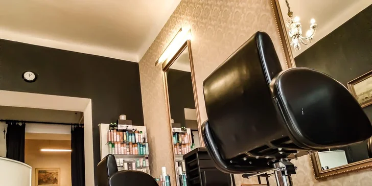 Střih, foukaná, styling a regenerační zábal pro všechny délky vlasů