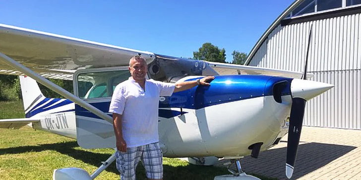 V oblacích: pilotujte letoun Cessna 172 a vezměte s sebou až dva pasažéry