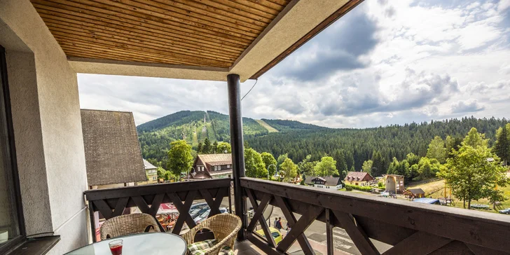 Relax v Harrachově: luxusní apartmán s vířivkou, saunou a snídaněmi