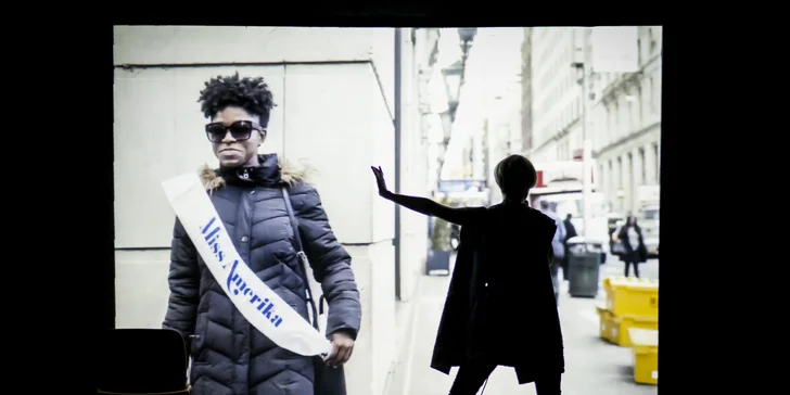 Vstupenky na multimediální představení Miss Amerika v rámci festivalu NADOSAH