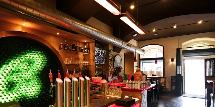 Sushi sety v Restauraci 168: 24 až 50 rolek, thajská polévka i mangový salát
