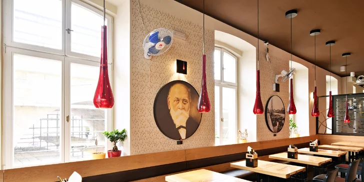 Sushi sety v Restauraci 168: 24 až 50 rolek, thajská polévka i mangový salát