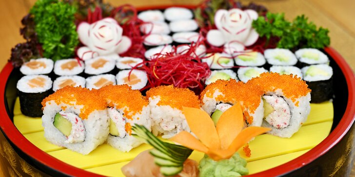Sushi sety v Restauraci 168: 24 až 50 rolek, thajská polévka i mangový salát
