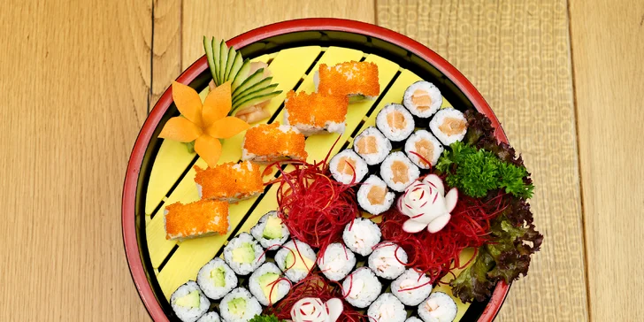 Sushi sety v Restauraci 168: 24 až 50 rolek, thajská polévka i mangový salát
