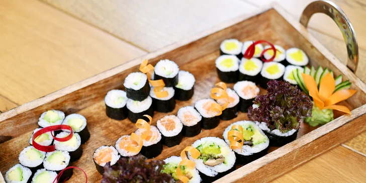 Sushi sety v Restauraci 168: 24 až 50 rolek, thajská polévka i mangový salát