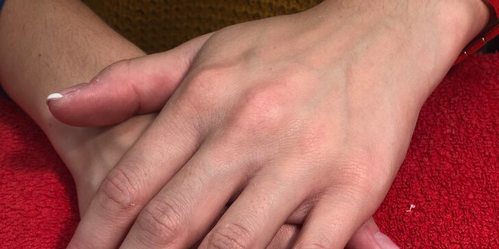 Hýčkejte své ruce: Manikúra s možností lakování, gel lak nebo P-Shine