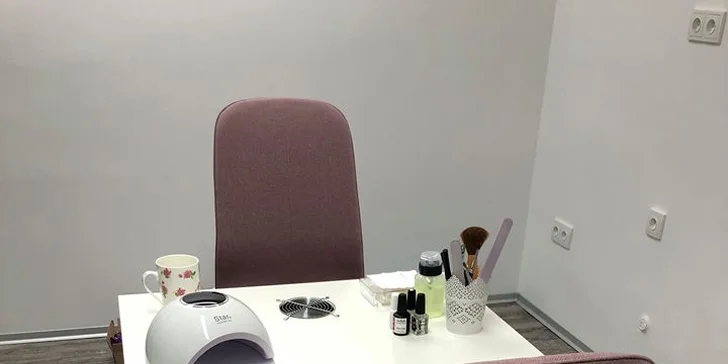 Hýčkejte své ruce: Manikúra s možností lakování, gel lak nebo P-Shine