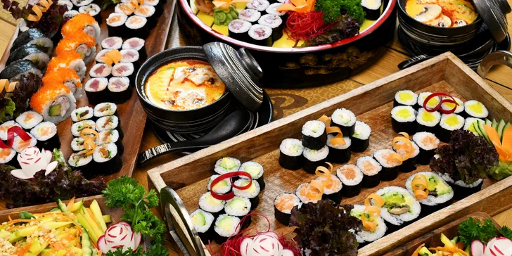 Sushi sety v Restauraci 168: 24 až 50 rolek, thajská polévka i mangový salát