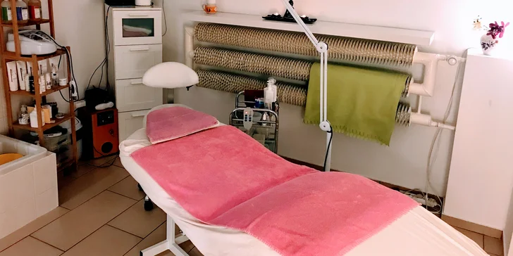 Prodloužení řas metodou řasa na řasu nebo aplikace objemových řas