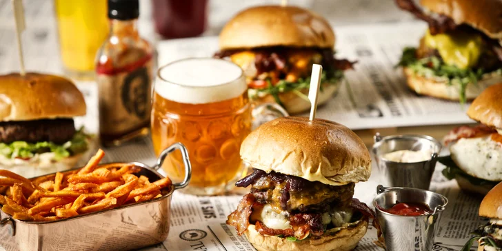 Burger s hranolky dle výběru: guacamole s jalapeños, čedar i limetková majonéza