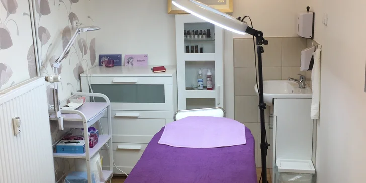 Permanentní make-up obočí nebo rtů pudrovou metodou
