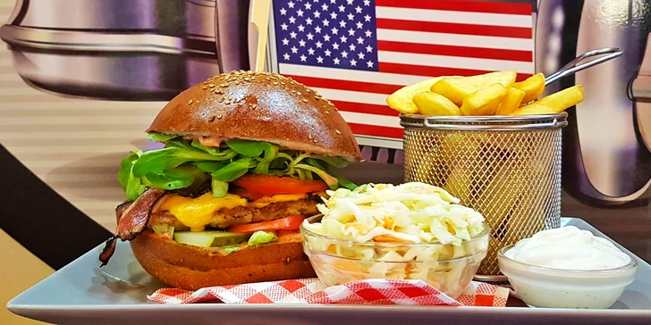 Kuřecí nebo vege burger podle výběru i s hranolky a dipem