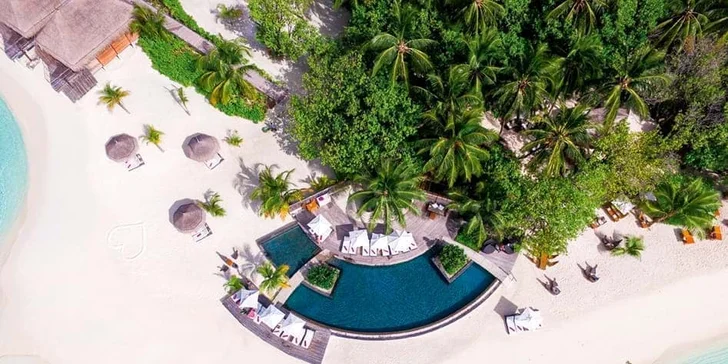 Nádherný pobyt v 5* resortu na exotických Maledivách: 6–12 nocí s all inclusive a lekcemi jógy, česky hovořící delegát na telefonu