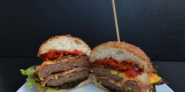 Pořádná nálož masa: T-Rex Burger a hranolky k tomu