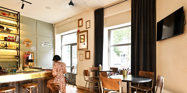 Jídlo dle výběru pro dvě osoby v tapas restauraci: carpaccio, tatarák i pinsa