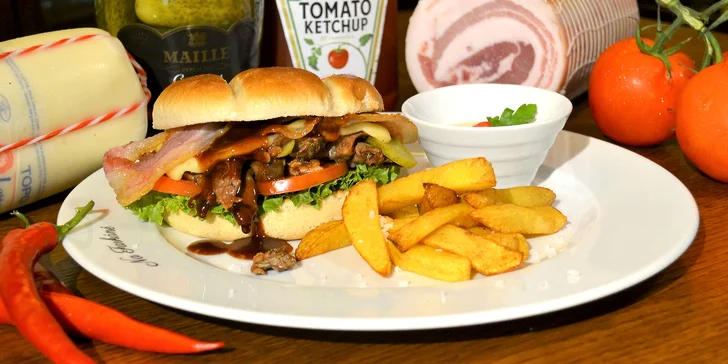 Burger s trhanou hovězí plecí v bramborové bulce a domácí hranolky pro 1 i 2 osoby