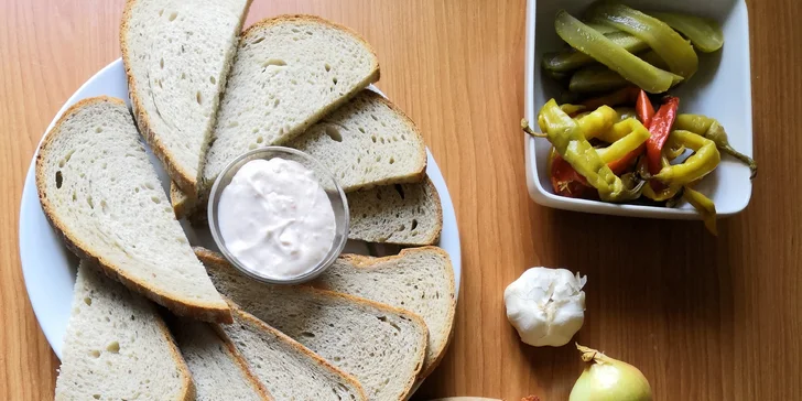 Rozvoz řízků od Boříka: 1 nebo 2 kg řízečků obalených v chilli nebo bylinkové strouhance i kukuřičných lupíncích