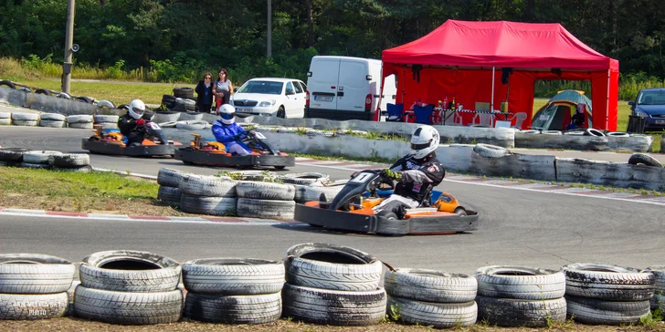 Zážitek plný rychlosti: 10–20 min. jízdy v motokáře na trati dlouhé 650 m