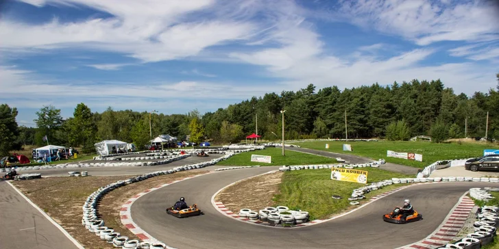 Zážitek plný rychlosti: 10–20 min. jízdy v motokáře na trati dlouhé 650 m