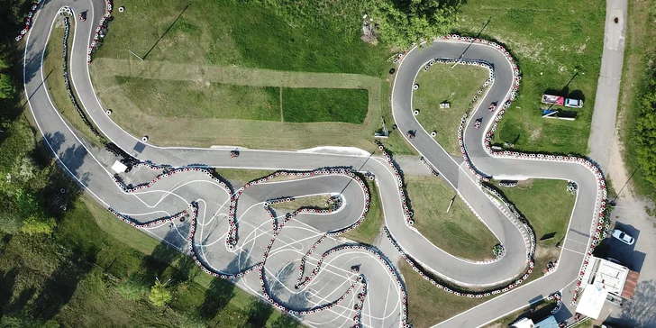 Zážitek plný rychlosti: 10–20 min. jízdy v motokáře na trati dlouhé 650 m