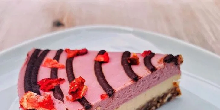 Speciální kolekce: Raw dort složený z 8 druhů