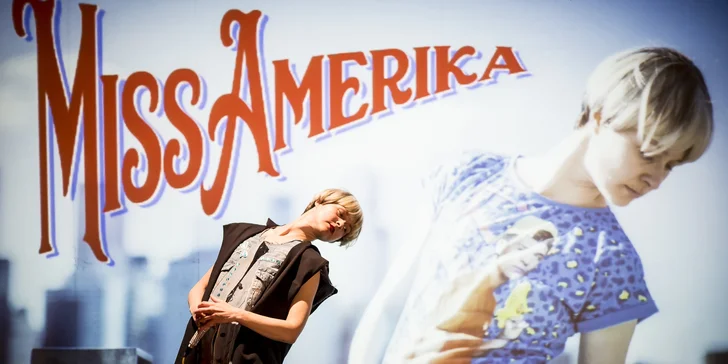 Vstupenky na multimediální představení Miss Amerika v rámci festivalu NADOSAH