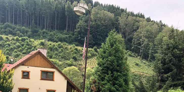 Chalupa v Podkrkonoší pro 15 osob: zahrada, grilování a vybavená herna