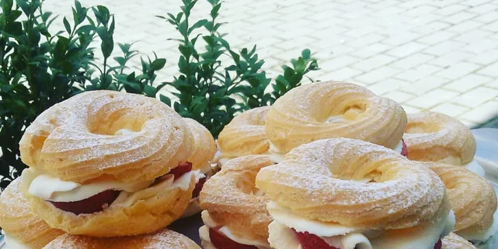 Zajděte posedět do kavárny: káva, zákusek, toast i domácí limonáda dle výběru