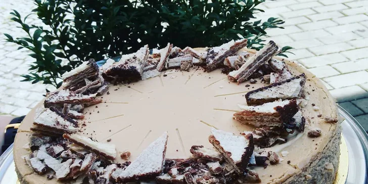 Zajděte posedět do kavárny: káva, zákusek, toast i domácí limonáda dle výběru