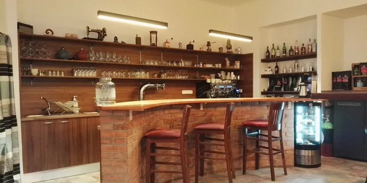 Zajděte posedět do kavárny: káva, zákusek, toast i domácí limonáda dle výběru