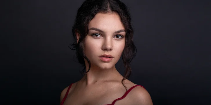 Ateliérové focení business headshotů a portrétu pro jednoho