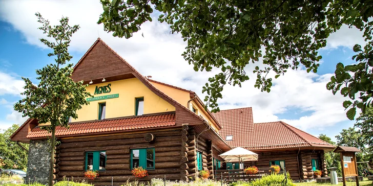 Pobyt v moderním srubu: příroda, exkurze do palírny, romantika i rybaření