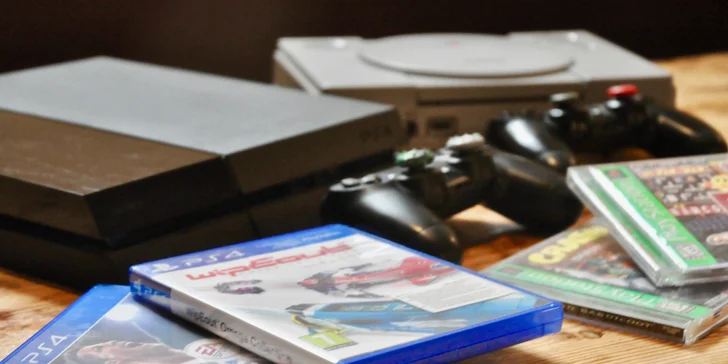 Hodina zábavy: PlayStation 1, 4 nebo pinball, nápoje a jerky až pro 2 osoby
