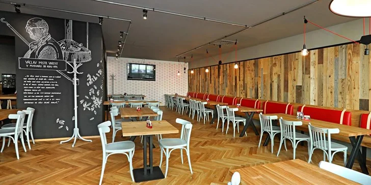 Tříchodová hostina: tatarák, nudle bami goreng i panna cotta