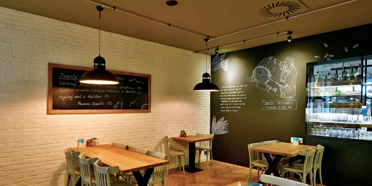 Tříchodová hostina: tatarák, nudle bami goreng i panna cotta