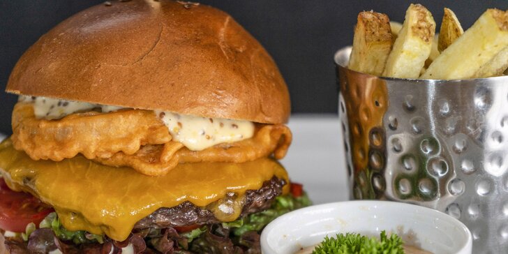 Jídlo od vítěze soutěže MasterChef: burger s hovězím chuck-roll a domácí hranolky