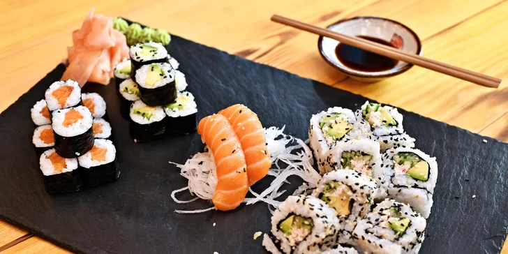 Sushi restaurace u Karlova náměstí: 24, 26, 27, 33 nebo 44 rolek, wakame i salát s tofu