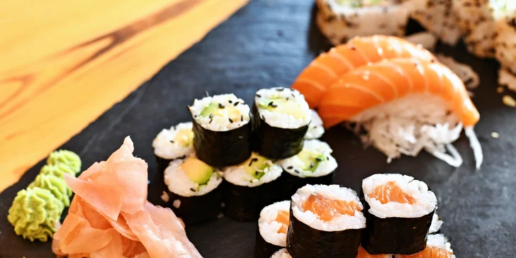 Sety v dejvickém Sushi DuHa: 17–32 rolek, miso polévky i lososový tartar