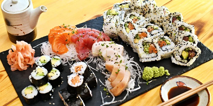Sushi restaurace u Karlova náměstí: 24, 26, 27, 33 nebo 44 rolek, wakame i salát s tofu