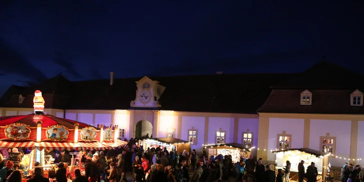 Jednodenní autobusový zájezd do vánočního zámku Schloss Hof a čokoládovny Hauswirth