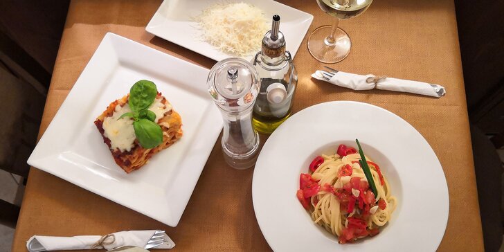 Výběr z italské pasty: lasagne, rigattoni či spaghetti pro 2 osoby i se skleničkou vína